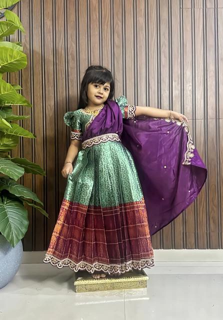 kids gown kanjivaram silk Green Wholesale baby clothes in Gujarat